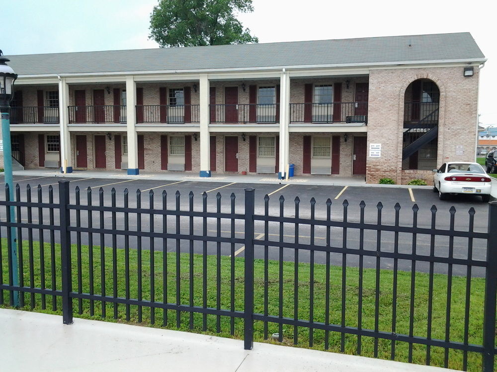 Hanover Hotel And Banquet Center Exterior photo