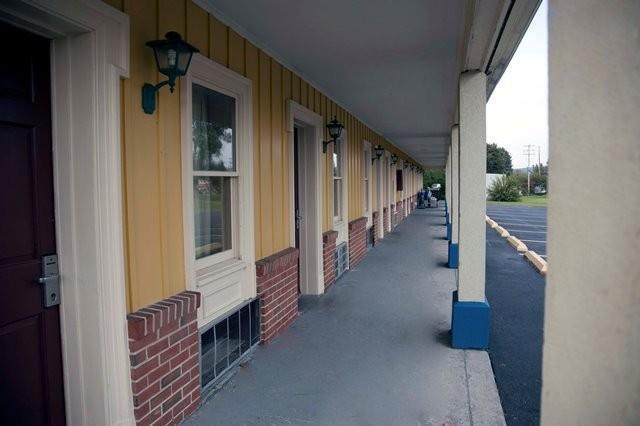 Hanover Hotel And Banquet Center Exterior photo