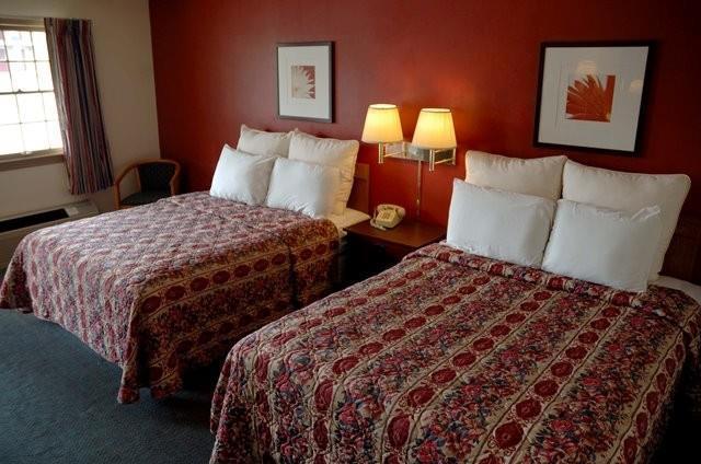 Hanover Hotel And Banquet Center Room photo